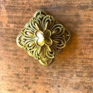 Vintage Usner Gold Tone Brooch